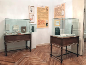 https://www.leona-arte.com/website/expos/files/gimgs/th-152_152_ranme-la-vacuna-2023-12.gif